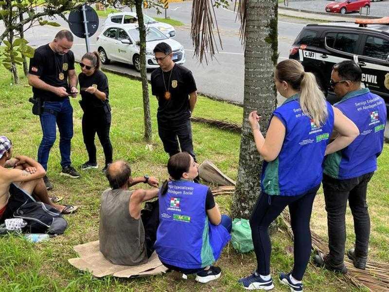 Abordagem Social orienta pessoas em situação de rua
