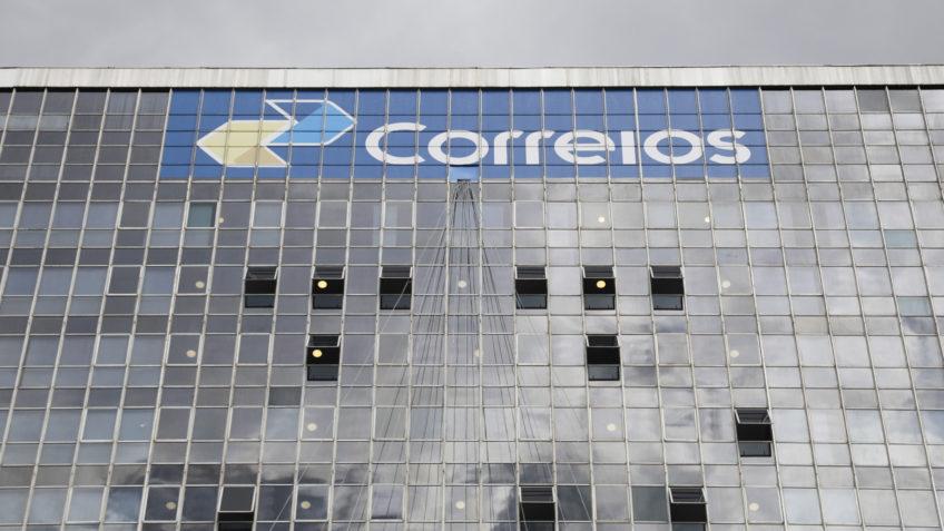 Finalistas de licitação milionária dos Correios têm elo com escândalos
