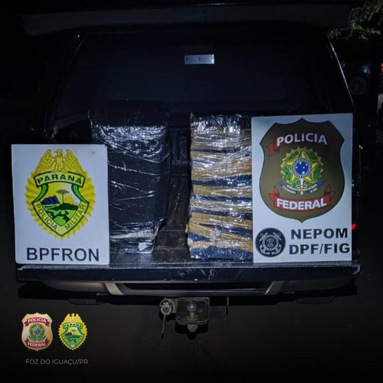 PF e PM apreendem fardos de drogas abandonados nas margens do Rio Paraná