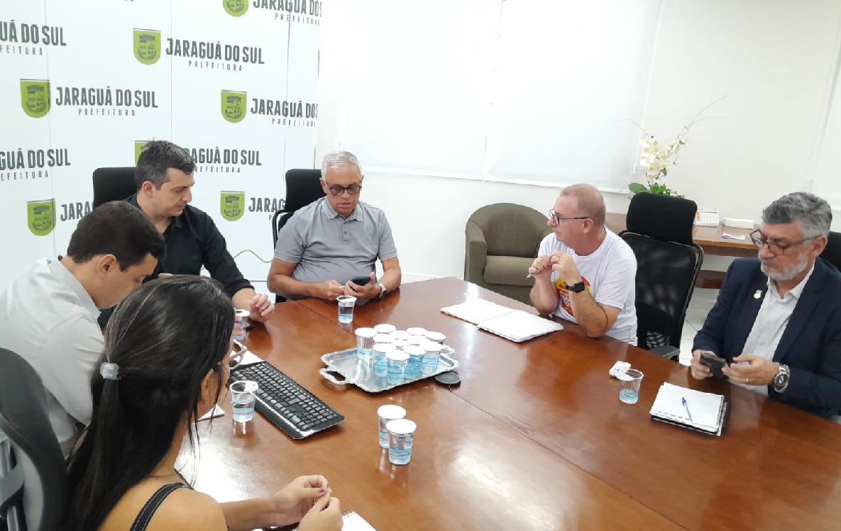 Prefeitura e sindicato fecham acordo salarial