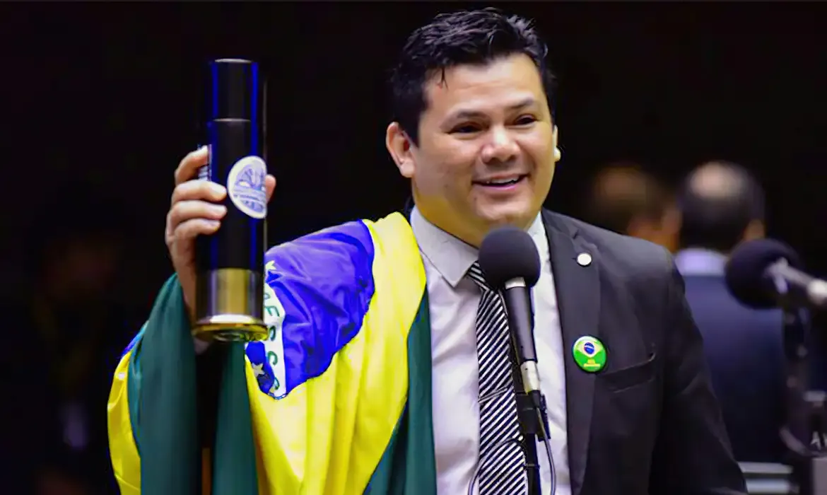 AGU pede investigação de deputado por declarações contra Lula