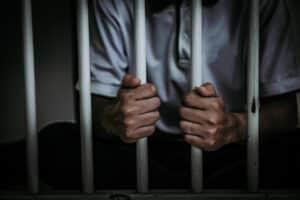 Homem que tentou matar a companheira com golpes de foice é condenado a 14 anos de reclusão