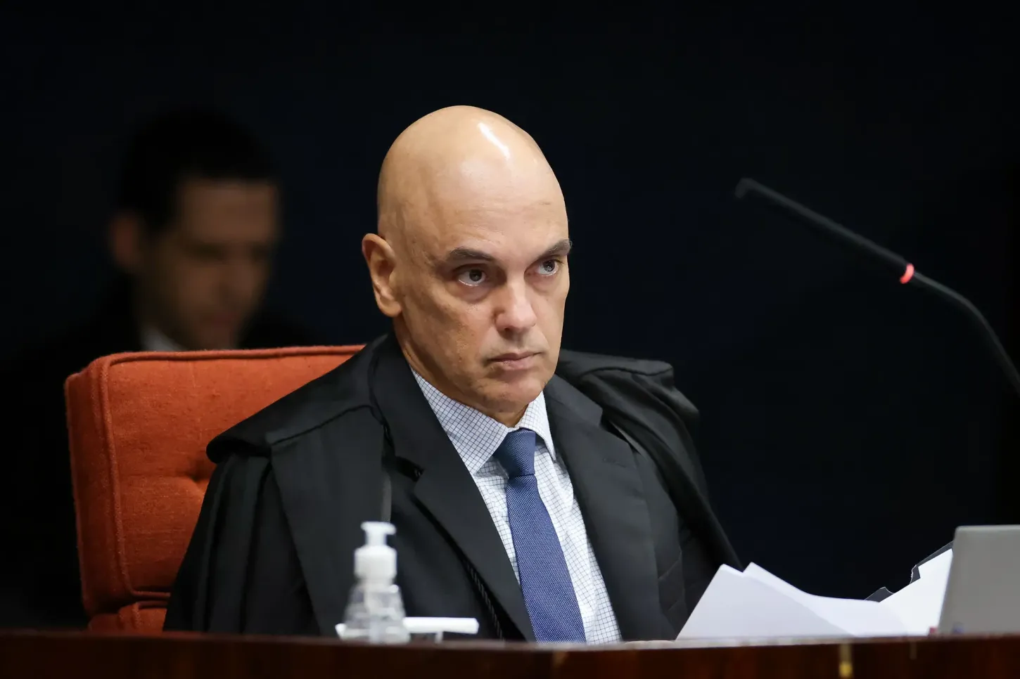 Moraes trava pedido de extradição da Espanha após negativa sobre Oswaldo Eustáquio
