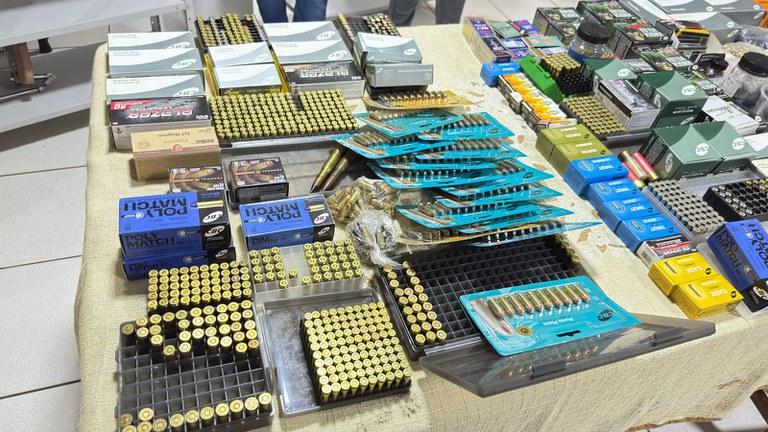 PF e PC/SP apreendem armas, munições e material explosivo em São Paulo