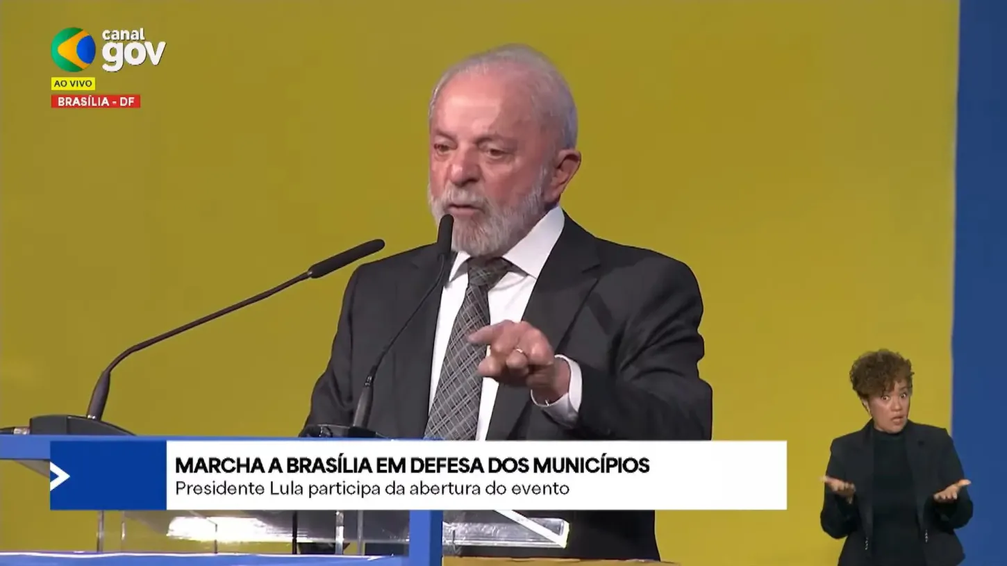 Lula volta a ser vaiado em evento com prefeitos em Brasília