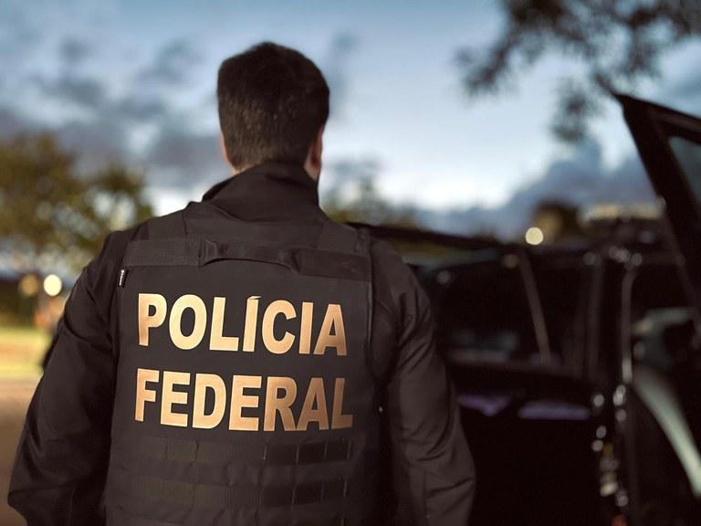 PF prende três pessoas em flagrante por fraude em licitação