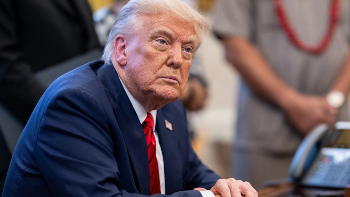 Trump anuncia tarifa de 100% para filmes estrangeiros.