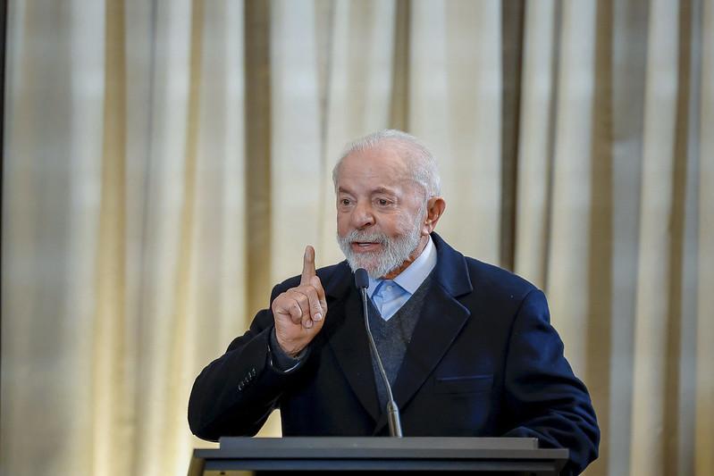 Oposição ameaça processar Lula por interferir na investigação do roubo do INSS