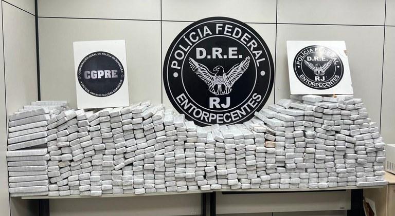 PF e PRF apreendem quase uma tonelada de maconha na Rodovia Presidente Dutra