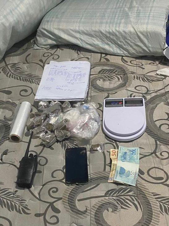 Polícia Civil cumpre mandado de busca e apreensão contra tráfico de drogas em Palhoça