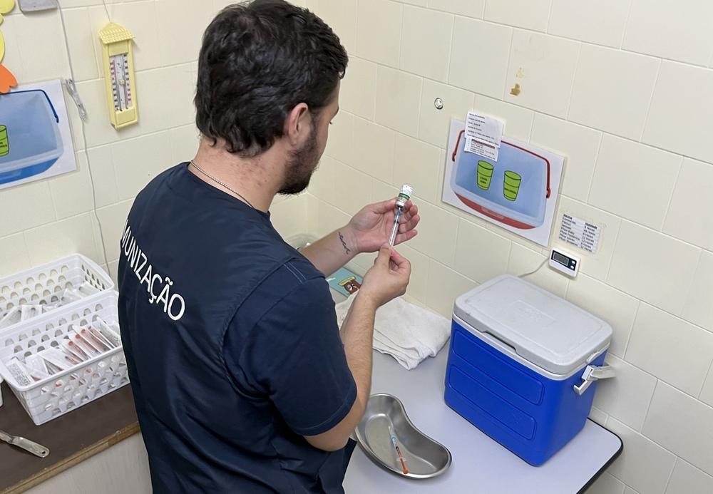 Vacina contra a gripe segue disponível para a população