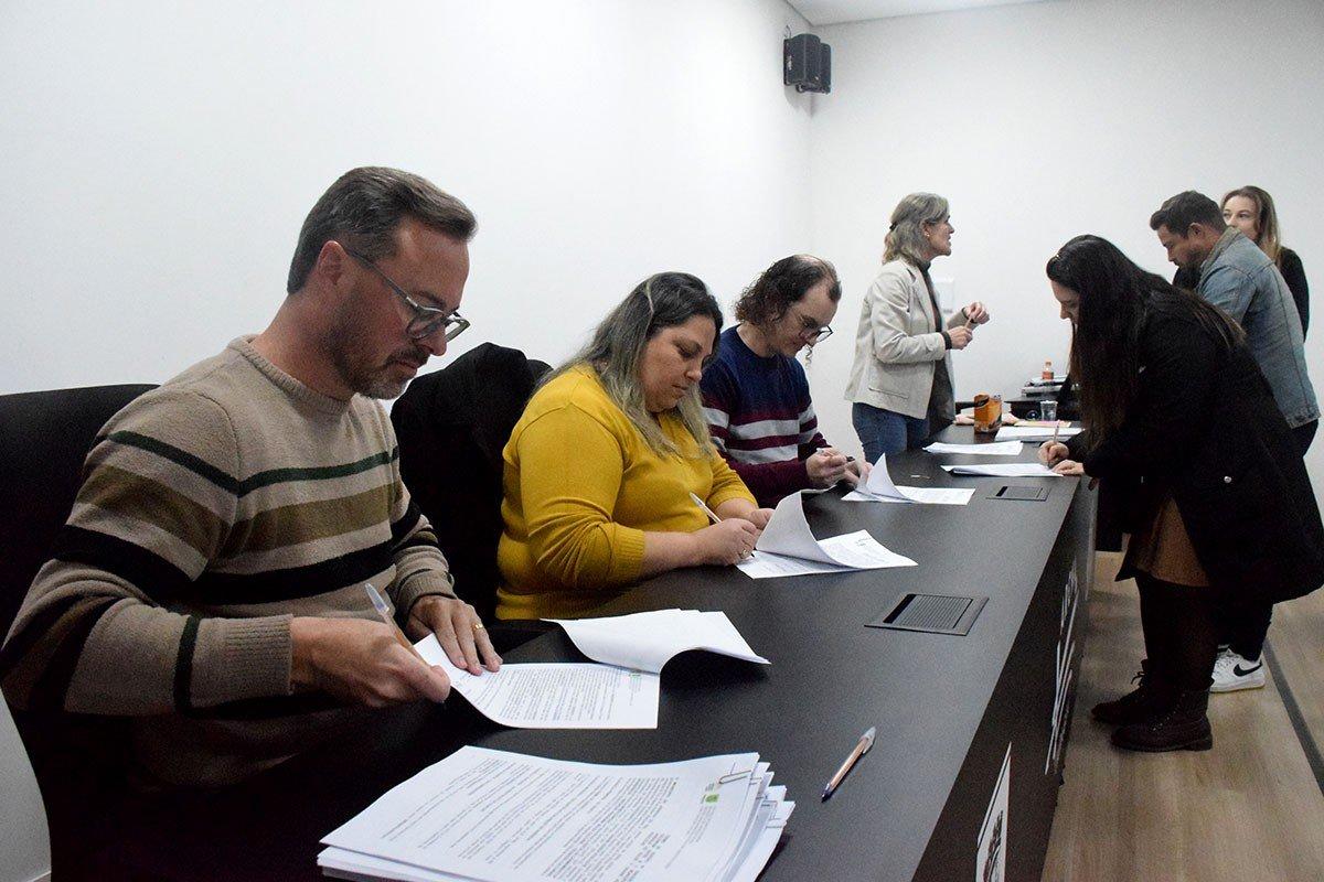 Assinados contratos do Programa Bolsa Técnico Cultural