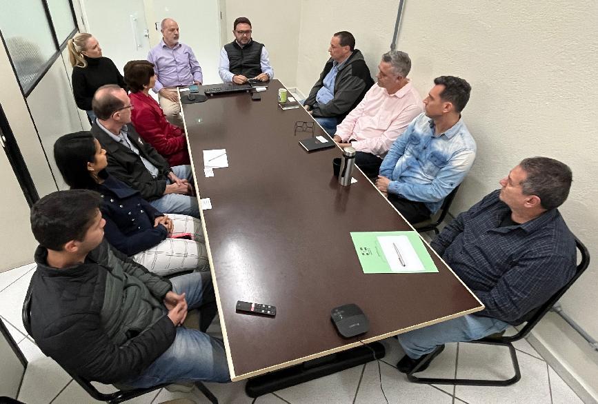 Fazenda avalia impactos da reforma tributária e tarifas dos EUA
