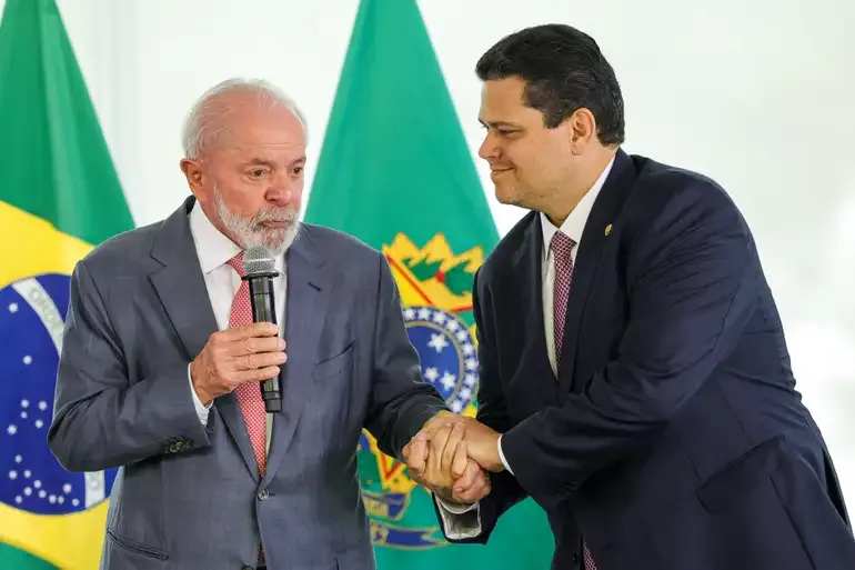 Lula dobra aposta ao vetar aumento no número de deputados