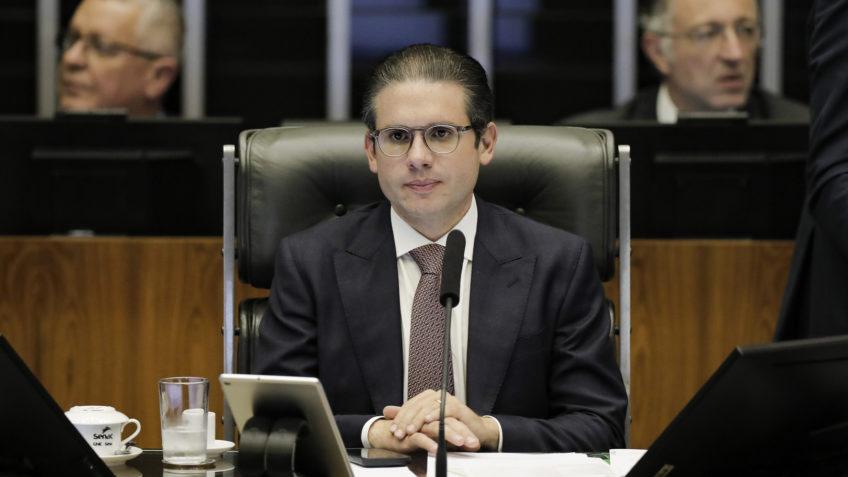 Quem alimenta o “nós contra eles” governa contra todos, diz Motta