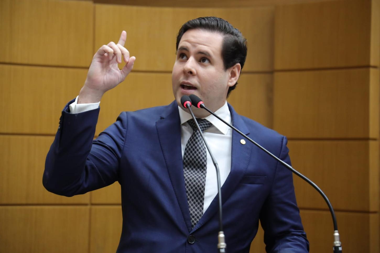 Esquerda usa vídeo de Felca para justificar censura, acusa Valadares