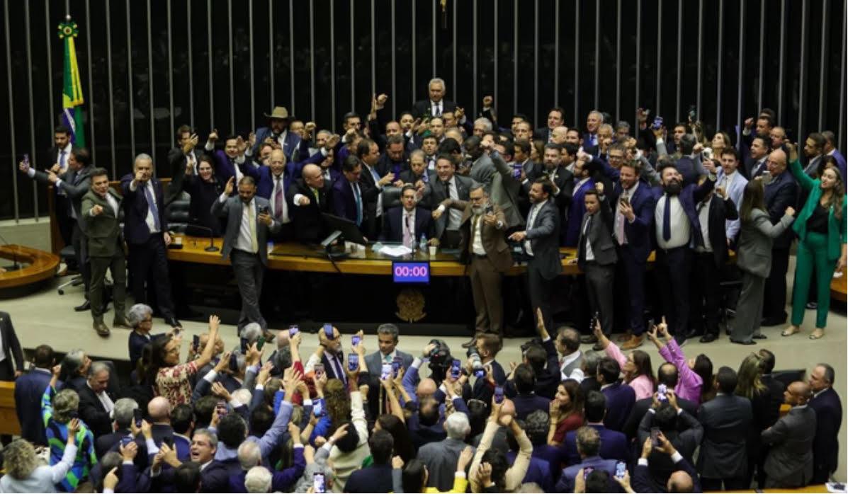 Oposição planeja nova ação no plenário se Motta não pautar fim do foro