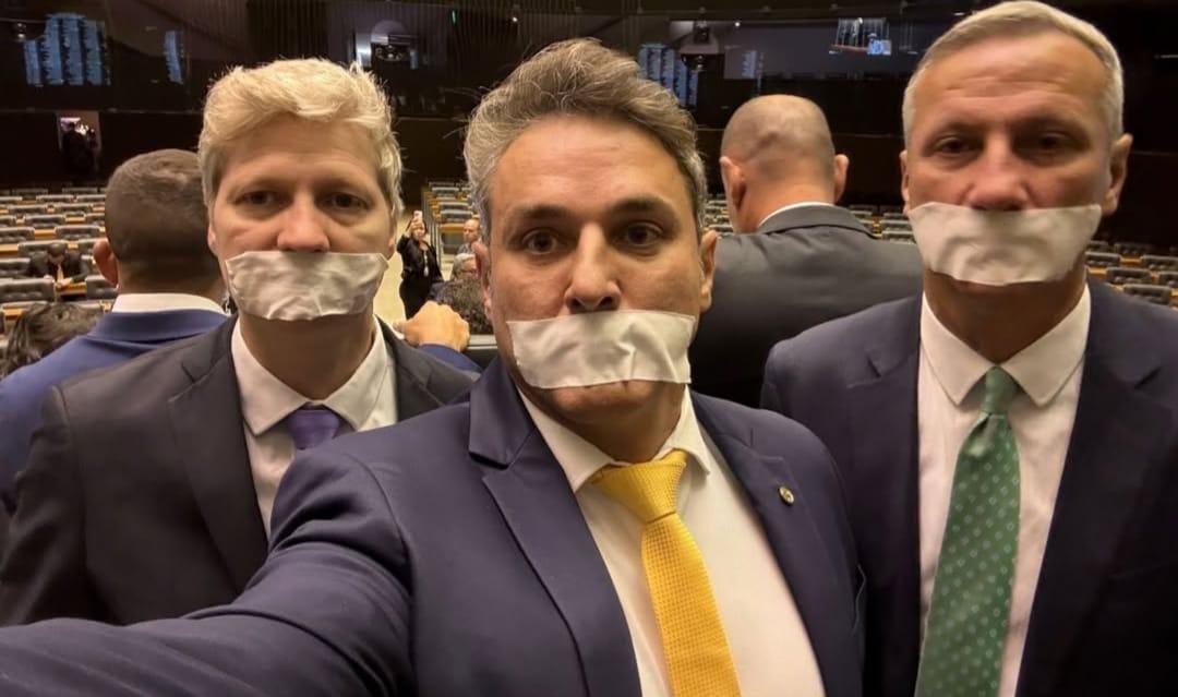 Oposição protesta contra prisão de Bolsonaro com obstrução no Congresso