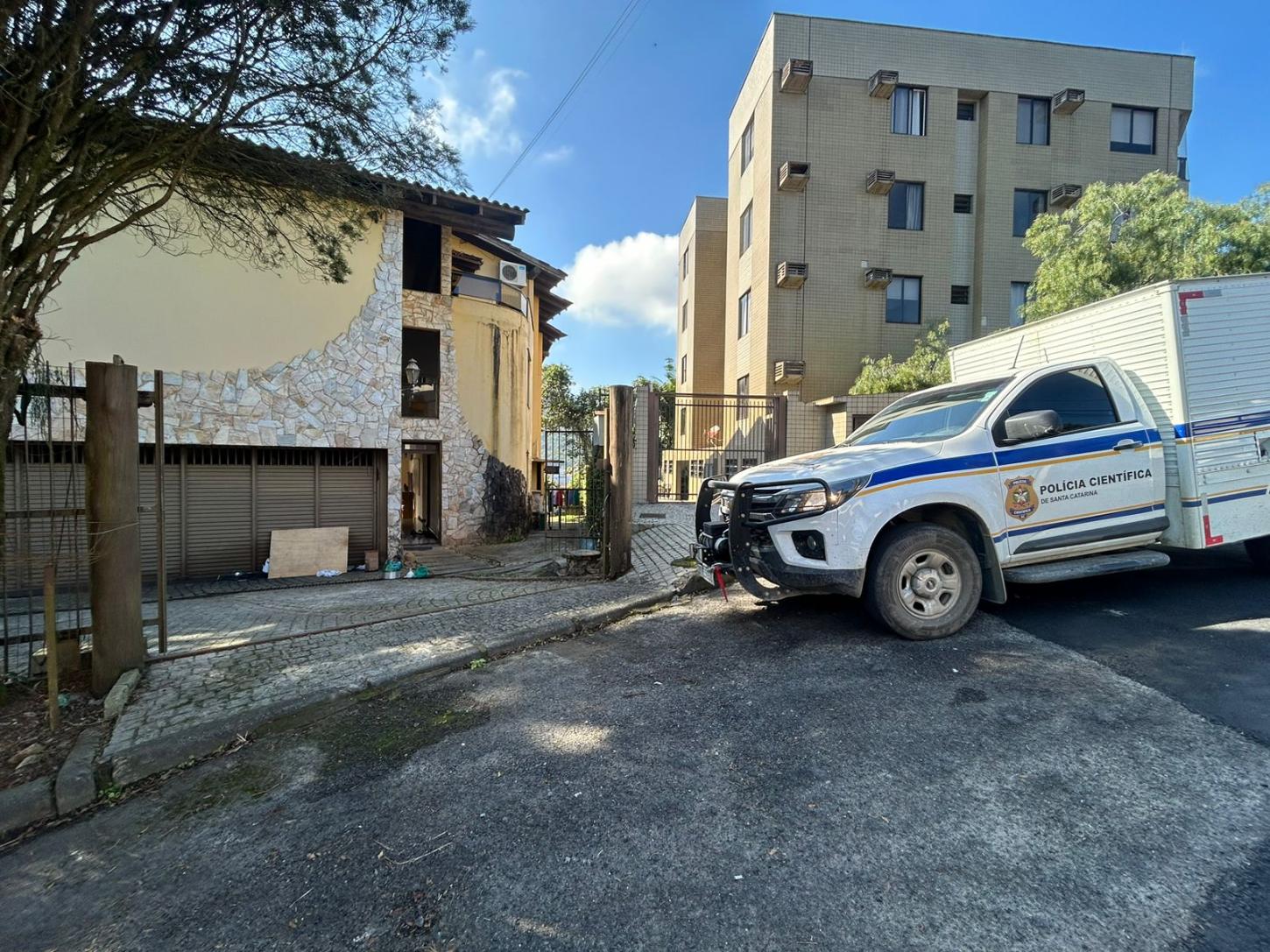 Homem mata esposa, enteados, fere gravemente a sogra e tira a própria vida