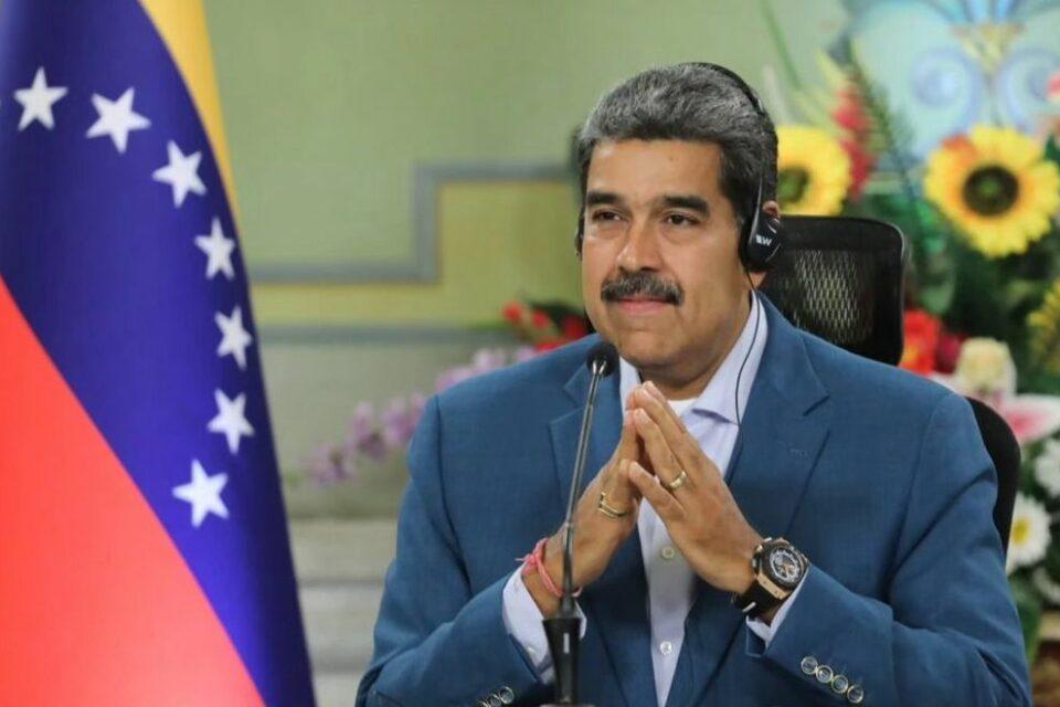Maduro antecipa Natal, desrespeitando tradições e gerando controvérsias