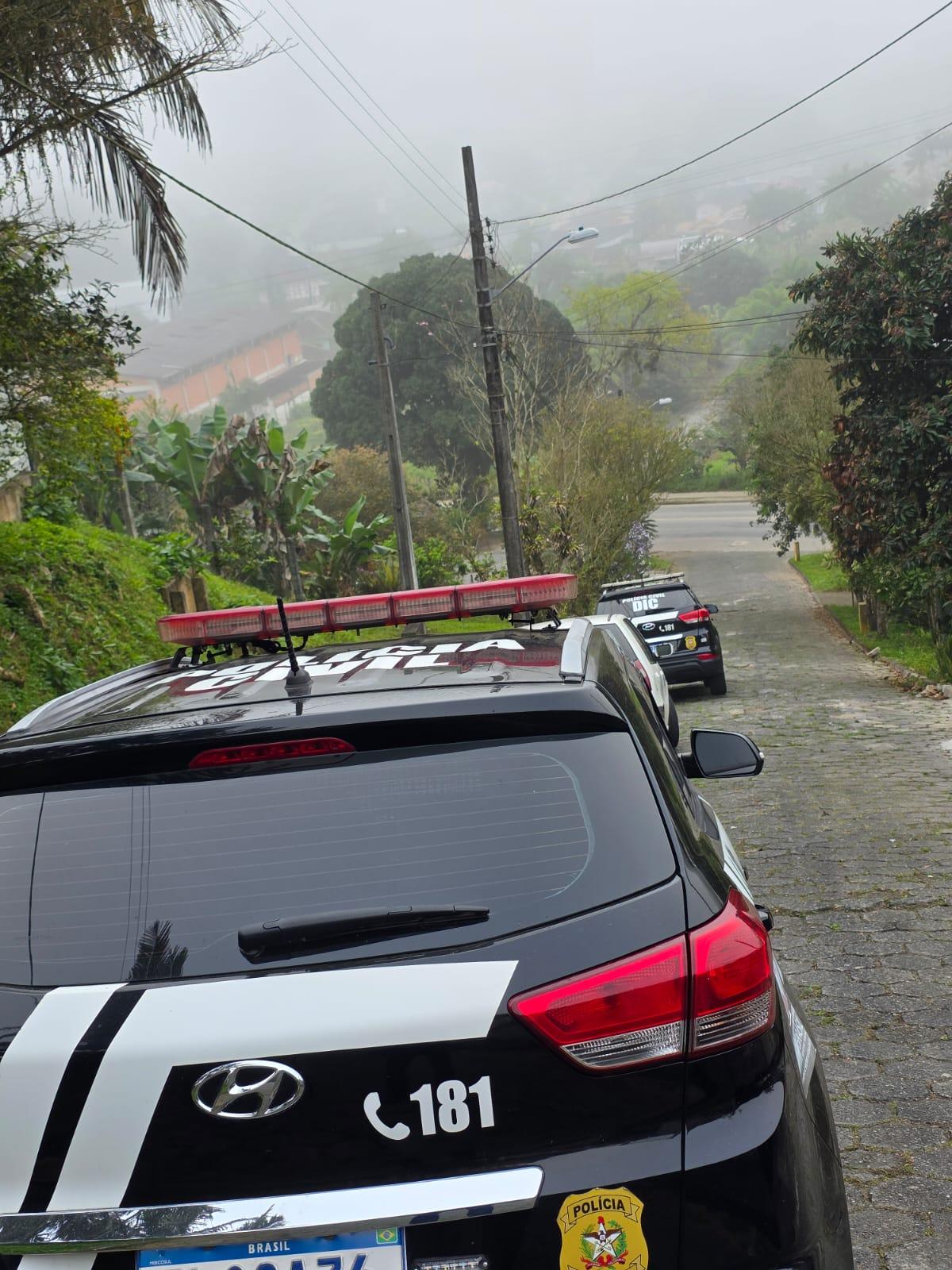 Polícia Civil prende três pessoas envolvidas em esquema de extorsão