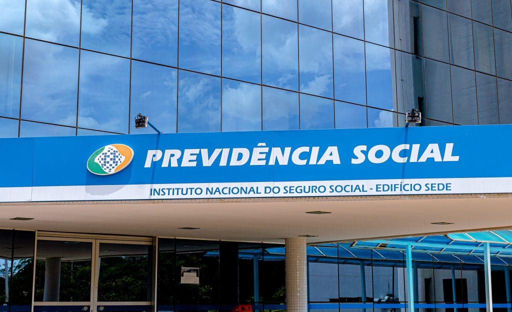 Contratos de parentes de diretores do INSS têm cláusula antipropina