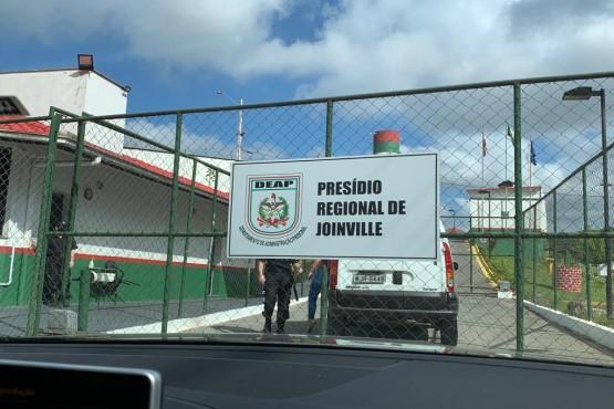 Detento é condenado a 24 anos e seis meses de prisão por matar colega de cela em presídio de Joinville