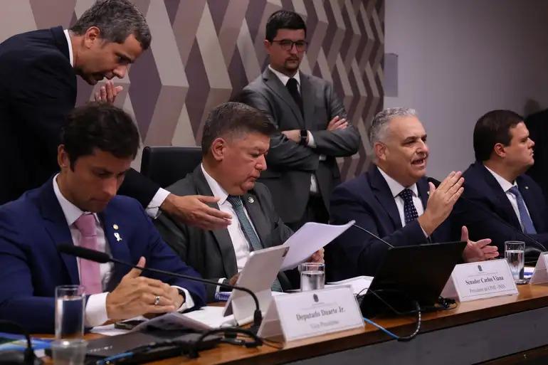 Dupla criou 4 entidades que levaram R$714 milhões dos aposentados, e deixou rastro