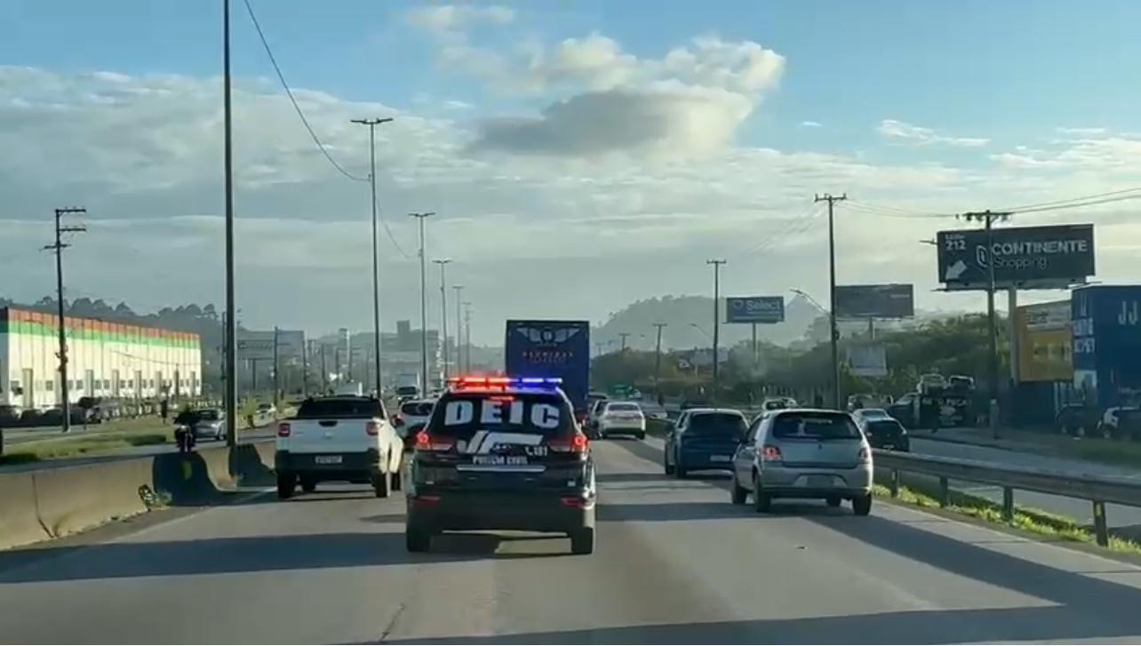 Mega operação policial visa desarticular organização criminosa na Grande Florianópolis
