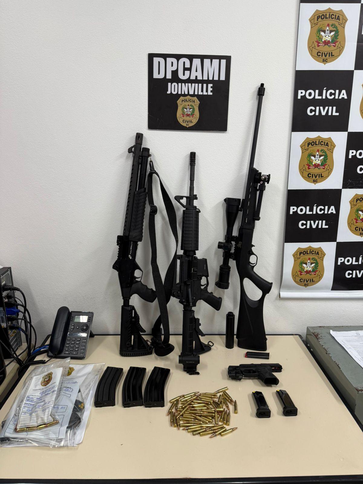 Polícia Civil prende duas pessoas em flagrante por posse ilegal de arma de fogo em Joinville
