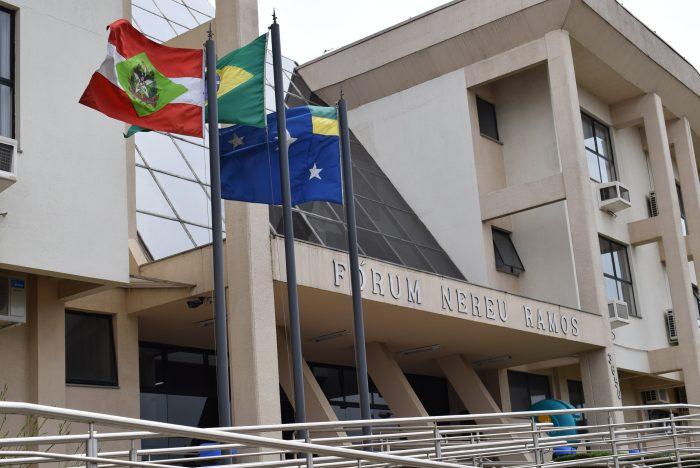 Servidor do Fórum de Lages e outros dois homens são condenados