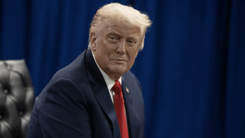 Trump ameaça China com tarifa de 155% caso não haja acordo