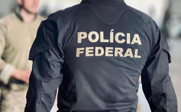 Ação da Polícia Federal no combate à lavagem de dinheiro resulta em prisão em flagrante de servidor público estadual