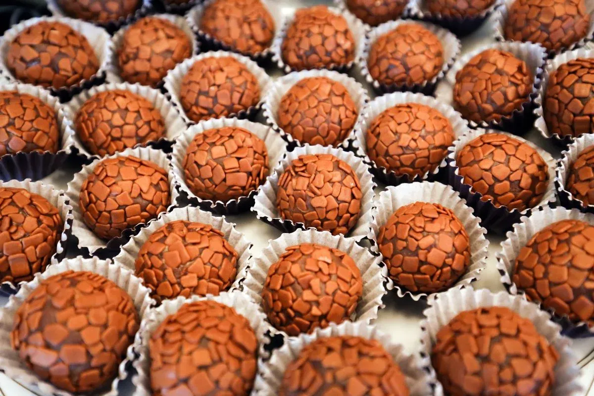 Alunos tentam envenenar professoras com brigadeiro após nota baixa