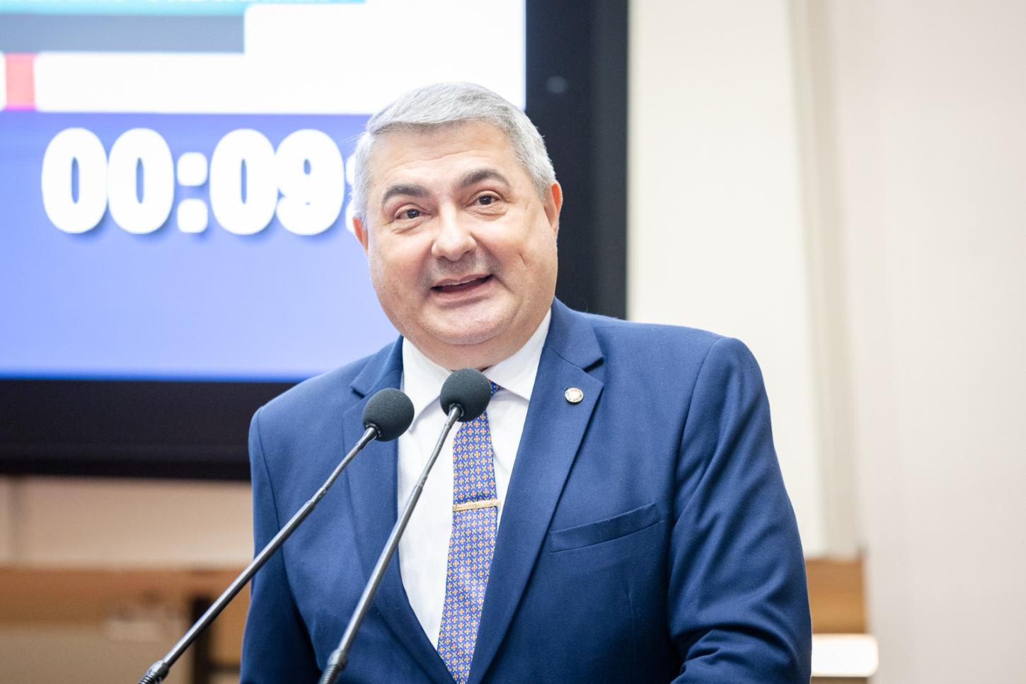 Comissão de Justiça aprova projeto que protege idosos de golpes digitais em SC