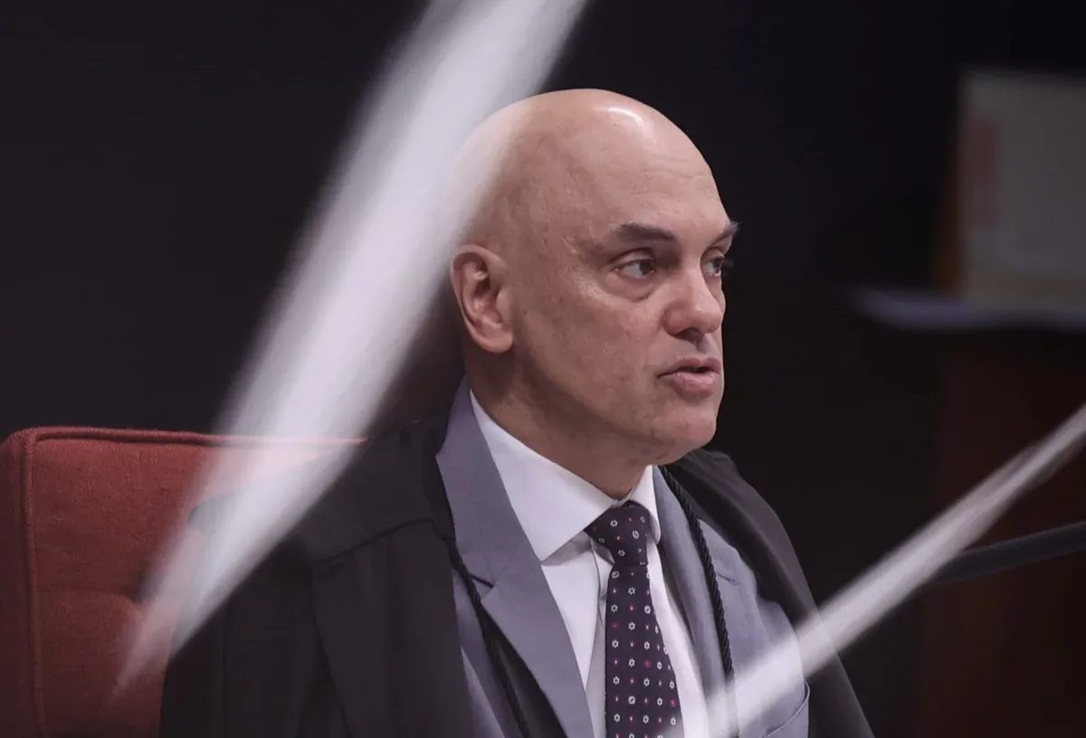 Conselheiro de Trump manda recado a Moraes após prisão de Bolsonaro