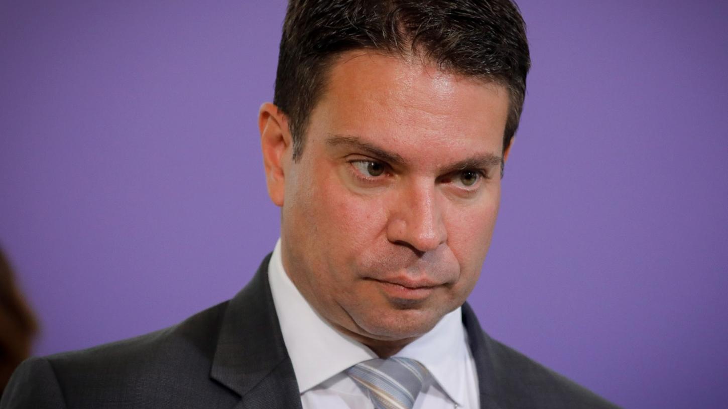 Moraes manda colocar nome de Ramagem em banco de foragidos.