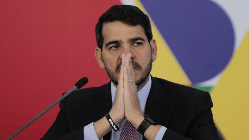 Oposição promete barrar indicação de Jorge Messias ao STF.