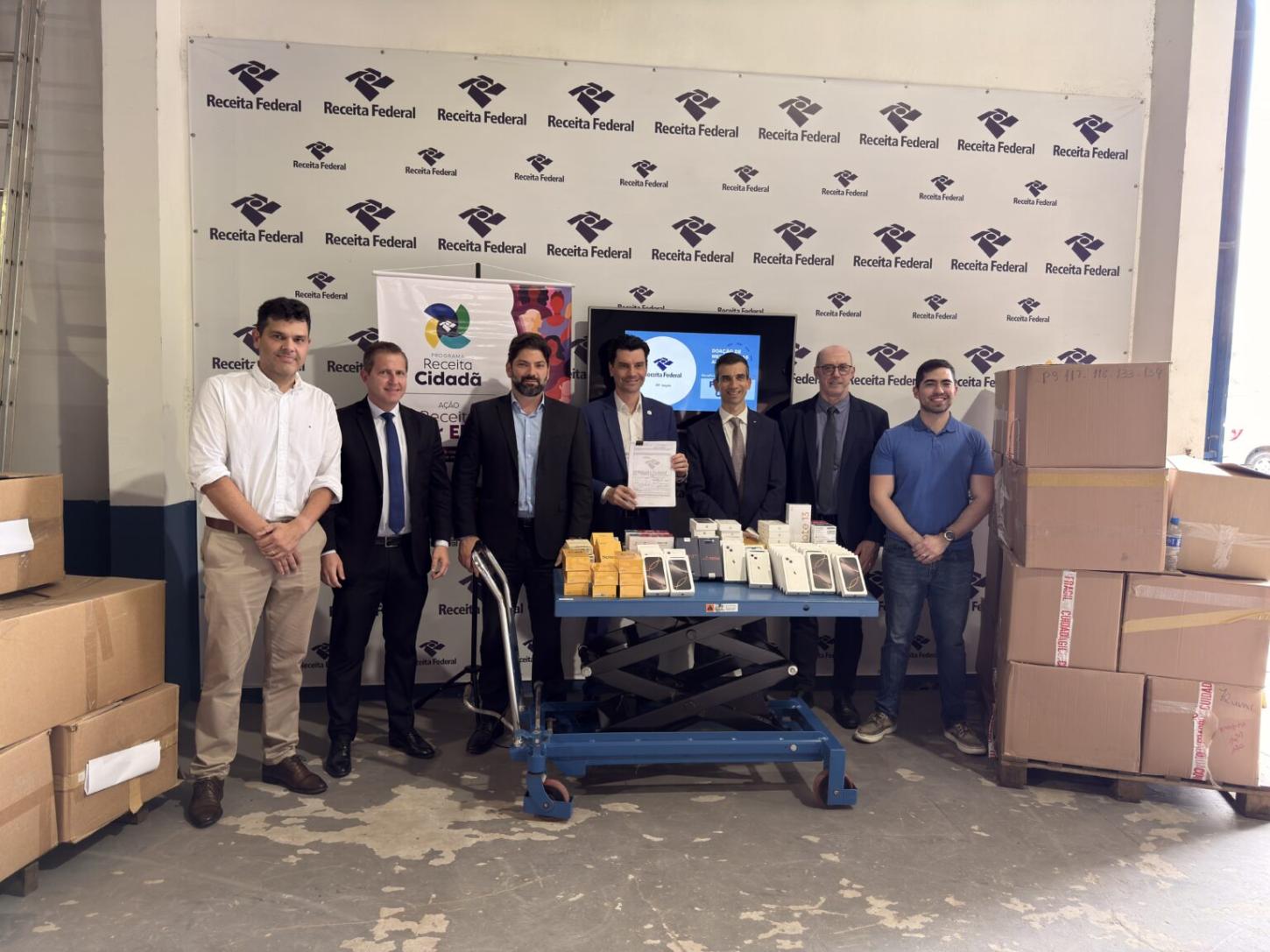 Polícia Civil de Santa Catarina recebe 4.000 smartphones da Receita Federal