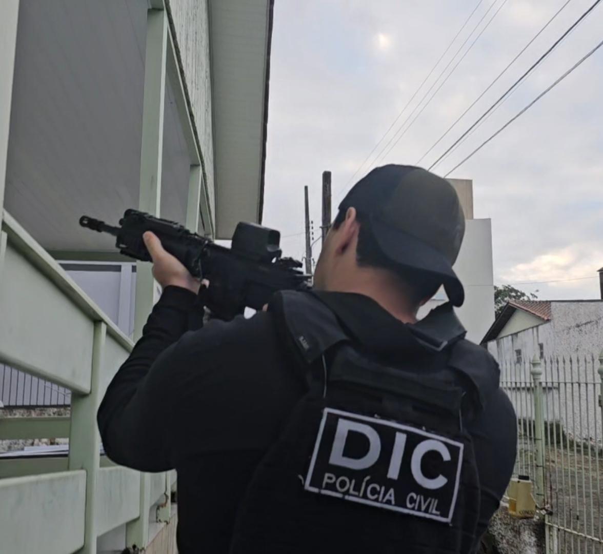 Polícia Civil deflagra operação contra o tráfico de drogas e prende dois investigados