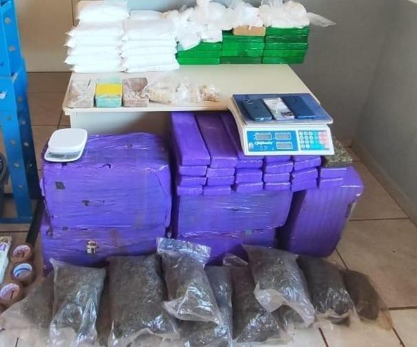 Polícia Civil prende casal foragido por envolvimento com o tráfico de drogas em Chapecó