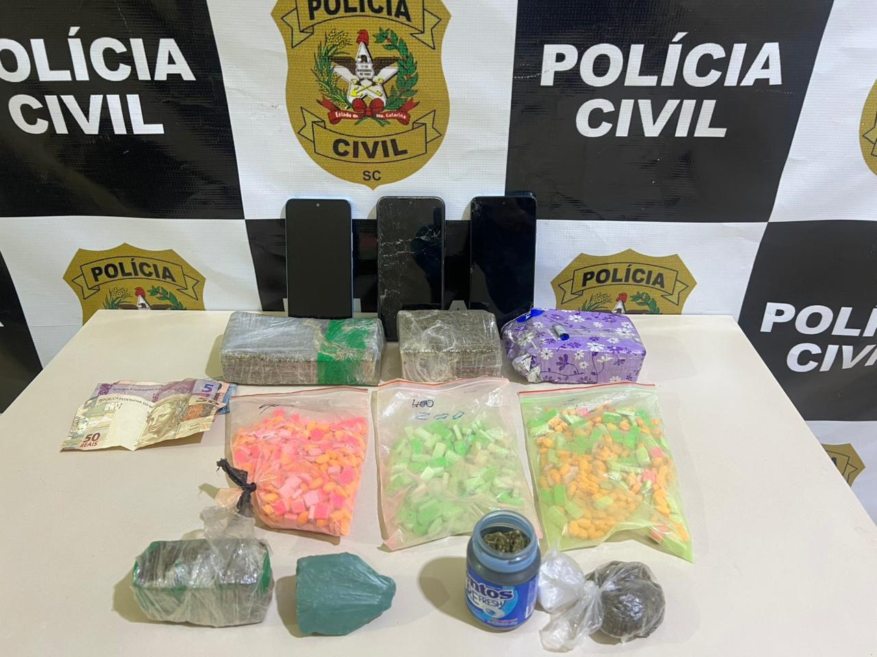 Polícia Civil prende traficante e apreende drogas em Itapema