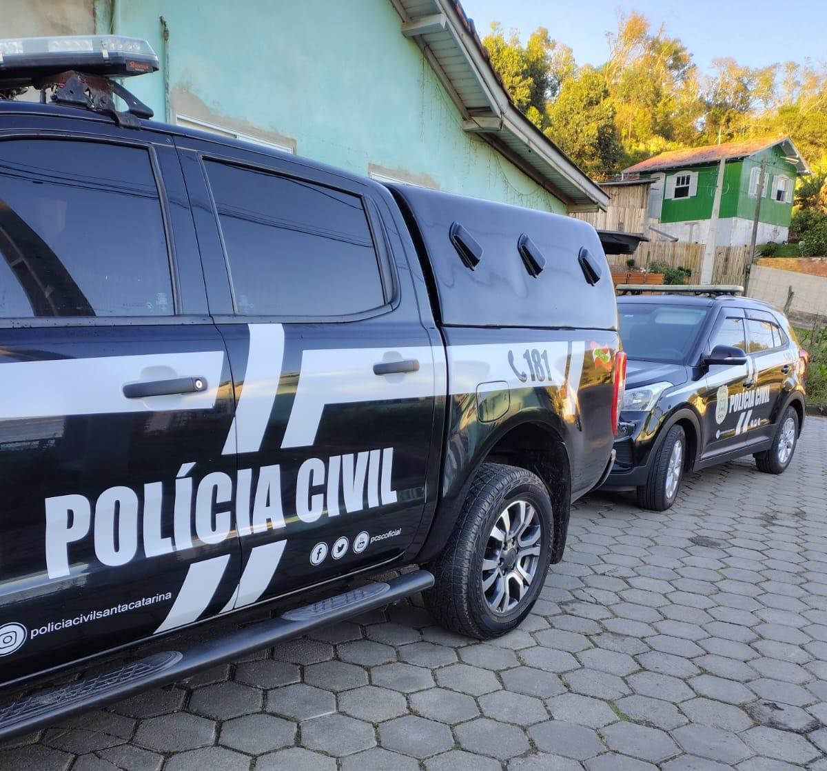 Polícia Civil prende traficante em flagrante logo após venda de cocaína em Laguna
