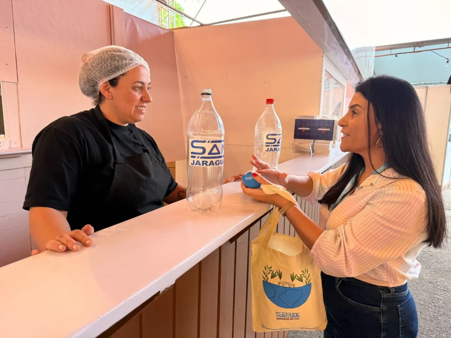 Samae orienta restaurantes da Schützenfest sobre o descarte correto do óleo de cozinha