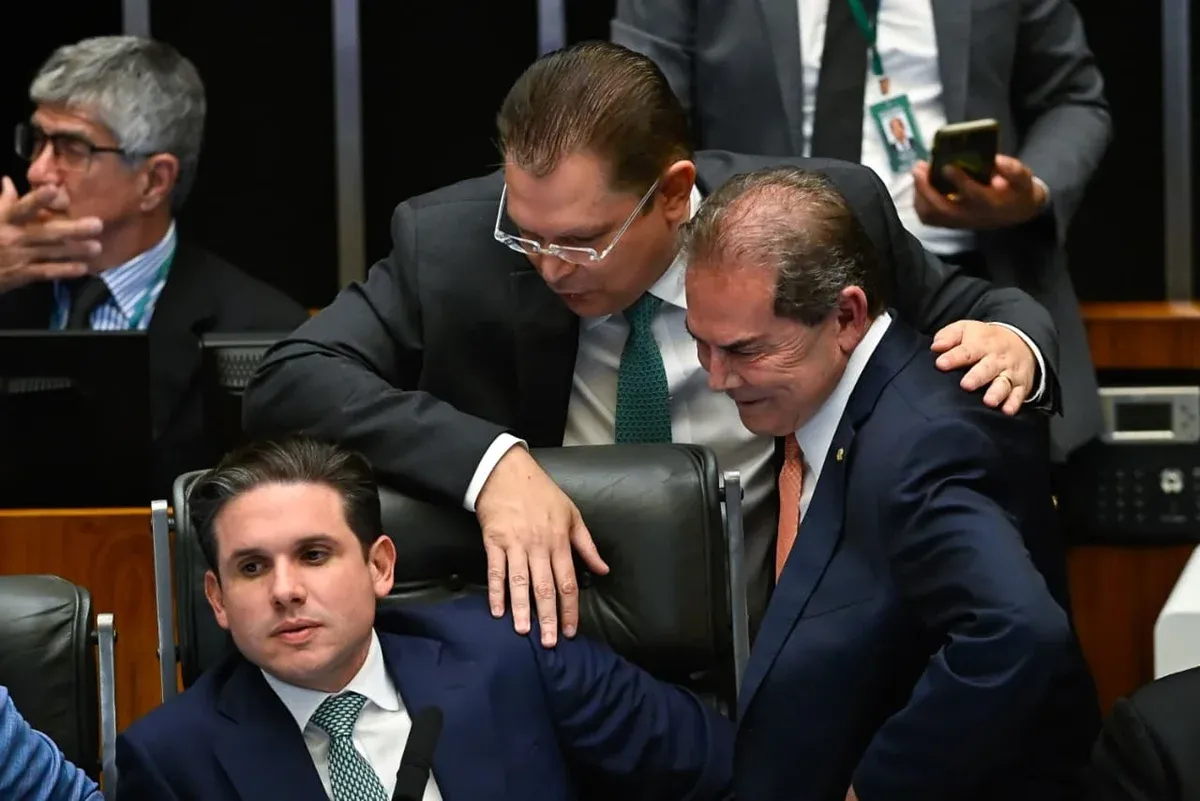 Câmara aprova PL da Dosimetria, que reduz pena de Bolsonaro e aliados