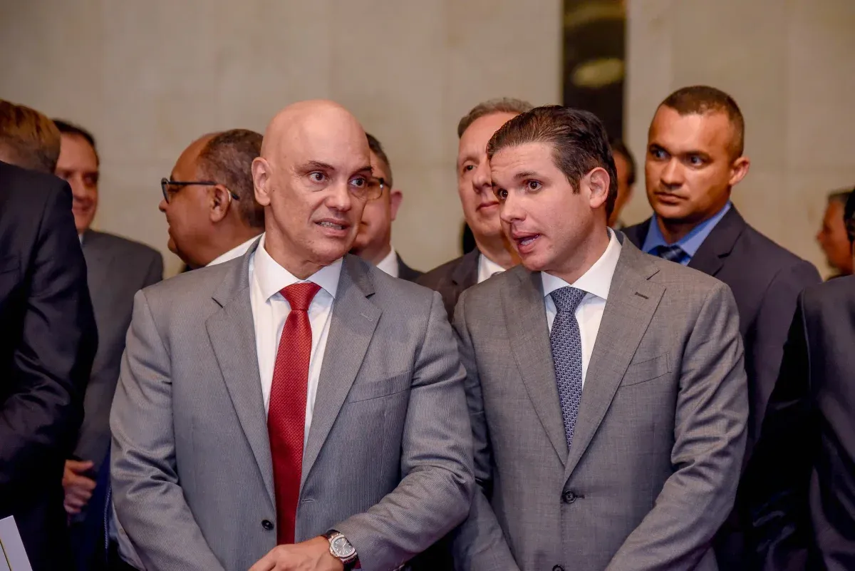 Decisão de Moraes sobre Zambelli abre nova crise entre Poderes