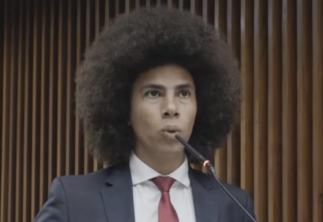 Deputado petista revela ser maconheiro e que até já cultivou em casa