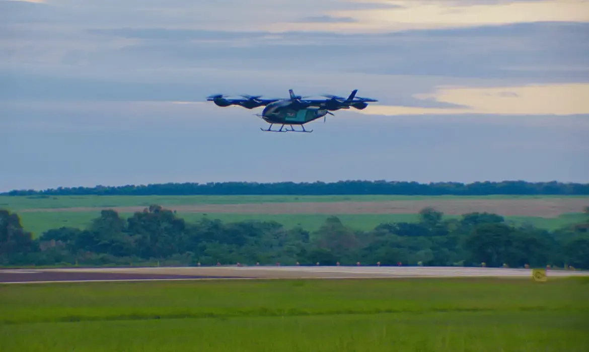 Eve, da Embraer, faz primeiro voo do protótipo de 
