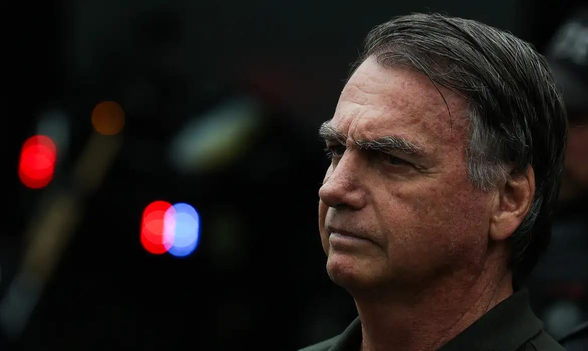 Exército inicia processo para cassar porte de armas de Bolsonaro