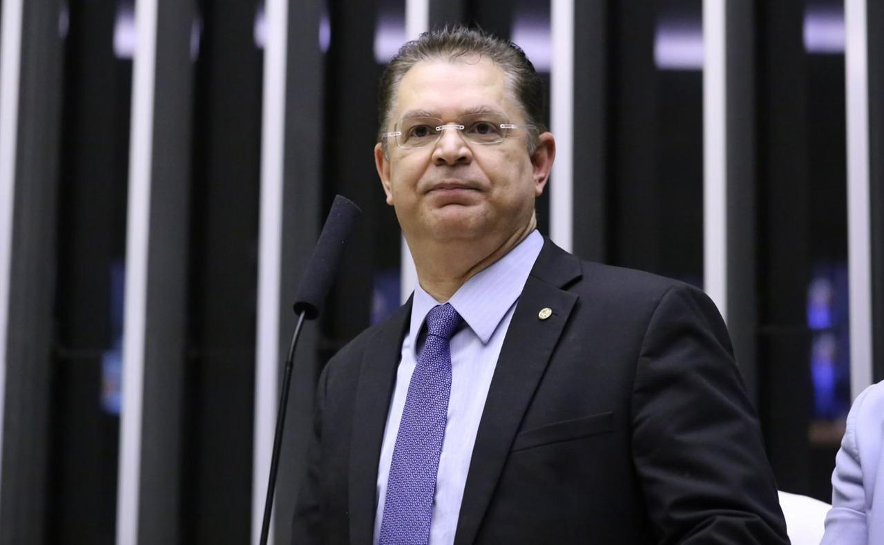 Hugo Motta é um ‘procrastinador de problemas’, diz Sóstenes